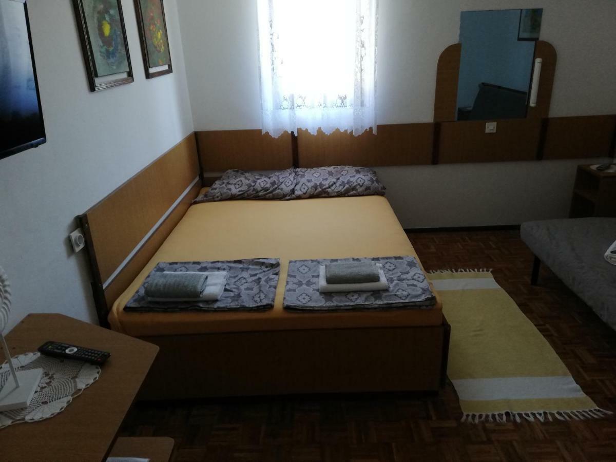 Apartmani Laura Trogir Ngoại thất bức ảnh